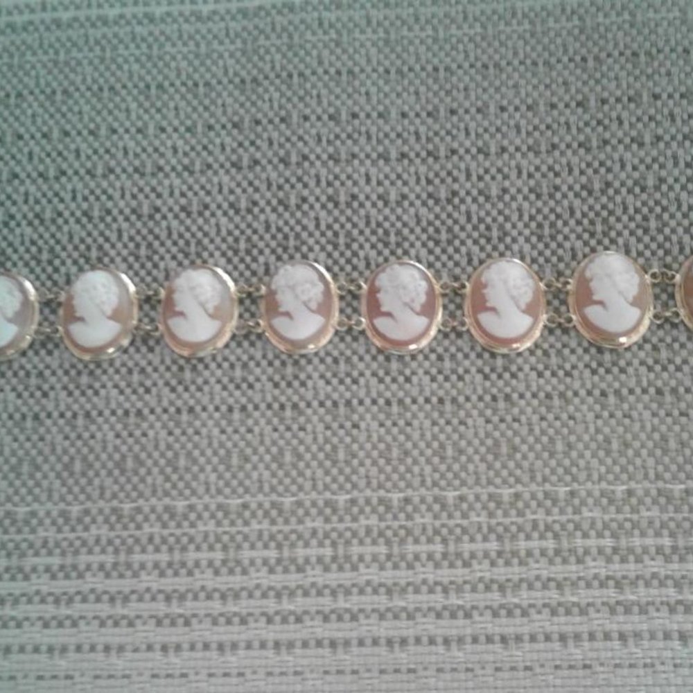 Cameo Bracelet - Hand-Carved Cornelian Shell - in 14KG